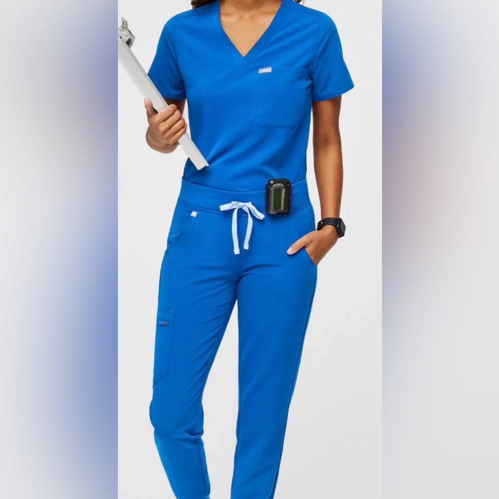 FIGS Scrubs Set